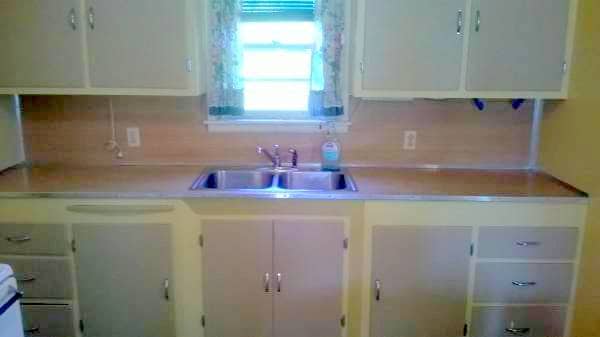 Kitchen - 519 Oak St N