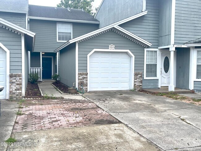 Foto del edificio - 12057 Cobblewood Ln N