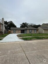 Building Photo - 18034 Garden Manor Dr