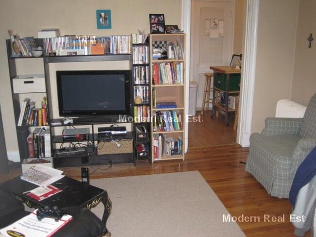 Building Photo - HOT ALLSTON LISTING!!!!