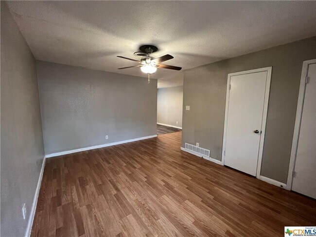 Foto del edificio - 806 Sandy Ct