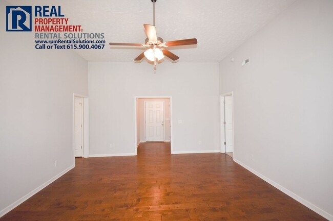 Building Photo - Lovely all brick home in Christiana! Attac...