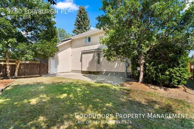 Photo du bâtiment - Charming 5-Bedroom Home with Double Car Ga...