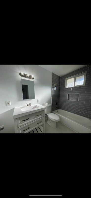 Foto del edificio - 10661 Fern Ave