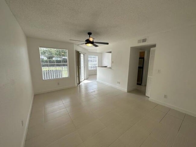 Foto del edificio - 1st Floor 1 Bedroom and 1 Bathroom Condo  located in the Gated Community of Lexington Place