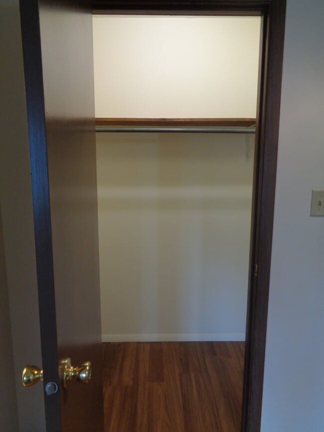 Building Photo - 112 Twin Oaks Dr