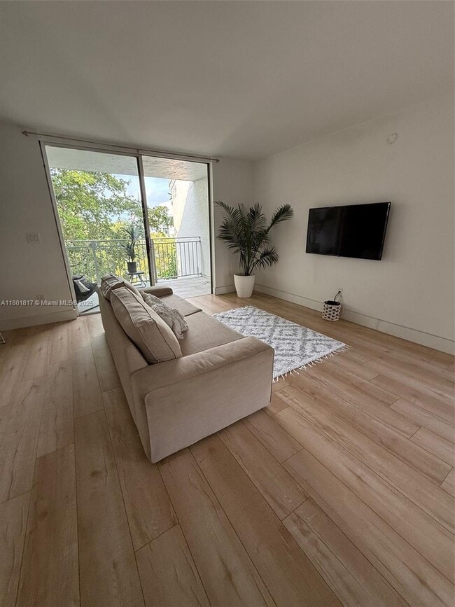 Foto del edificio - 680 NE 64th St