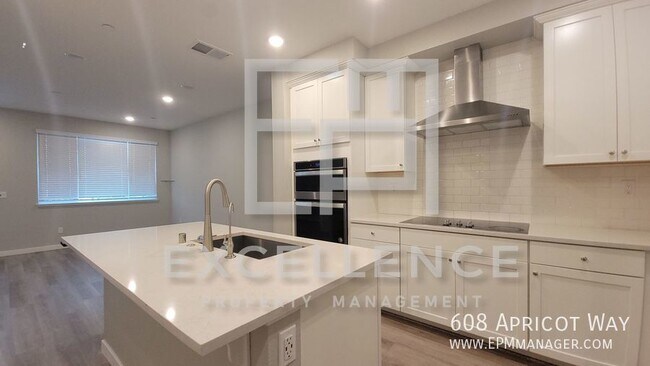 Building Photo - 3 Story 3/3 Townhouse, 2 Car Tandem Garage...