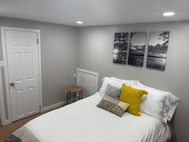 Building Photo - 2220 Nome St