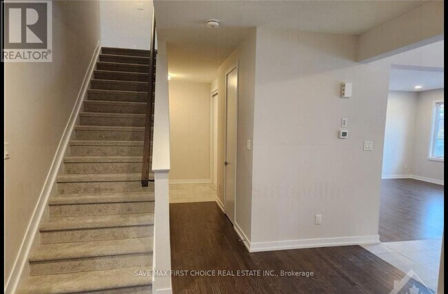 Building Photo - 113 Hackamore Cres