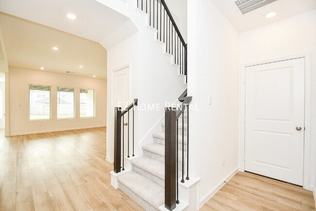 Foto del edificio - 5624 Forest Cove Drive