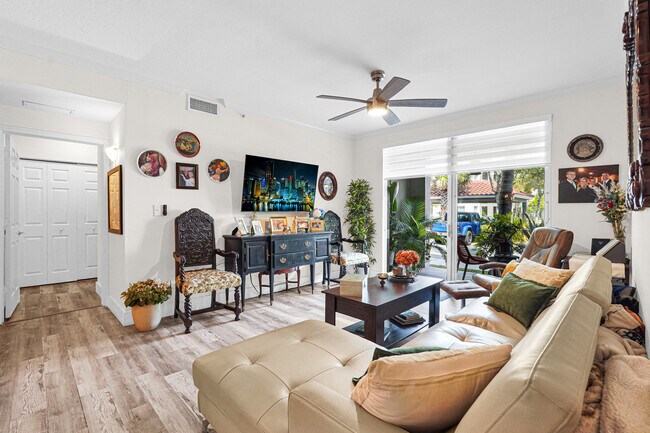 Living Rm - 6801 SW 44th St Apartment