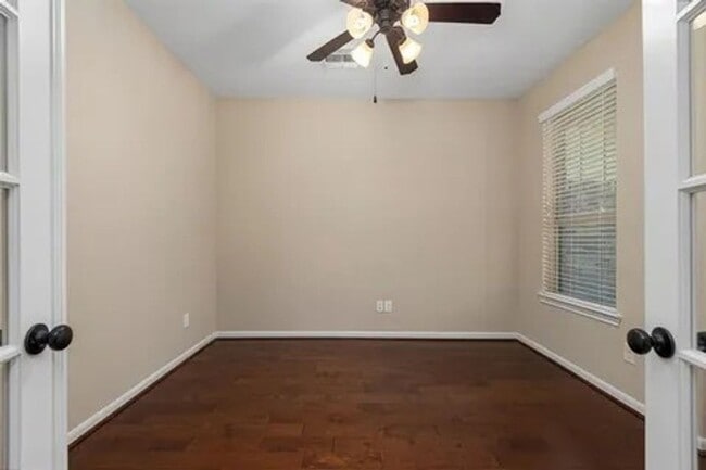 Building Photo - 4/2.5 Home w/ Office in The Woodlands Cree...