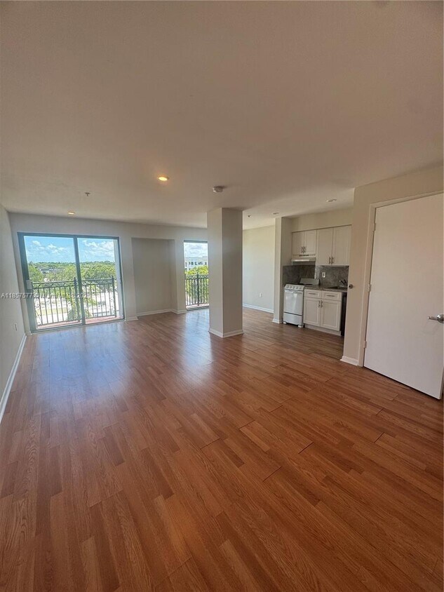 Foto principal - 5789 SW 72nd St