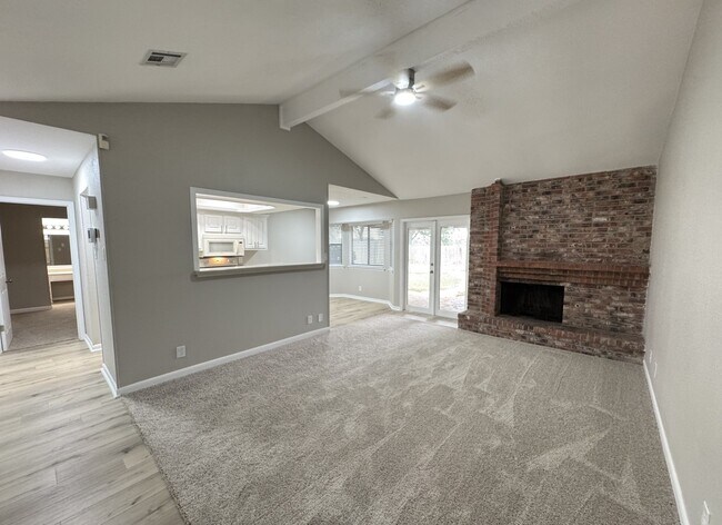 Foto del edificio - 4023 Briar Hollow St