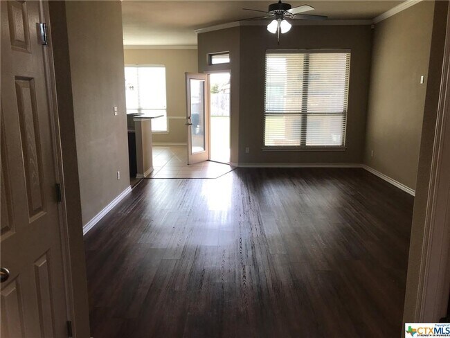 Building Photo - 609 Coventry Dr