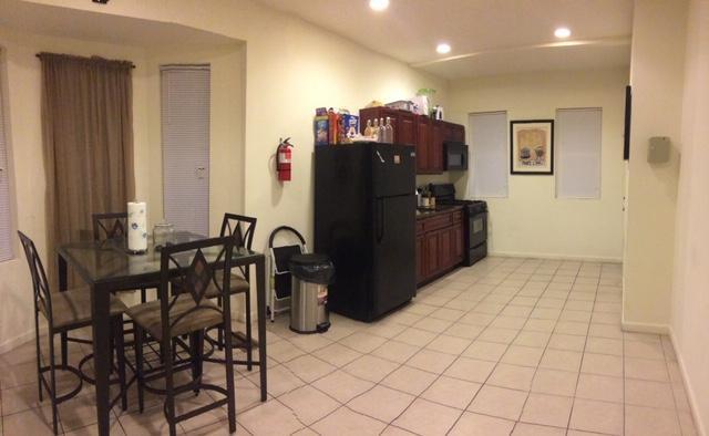 Kitchen - 1802 W Erie Ave
