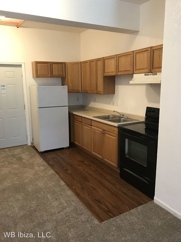 Primary Photo - 9 N 28th Ave W