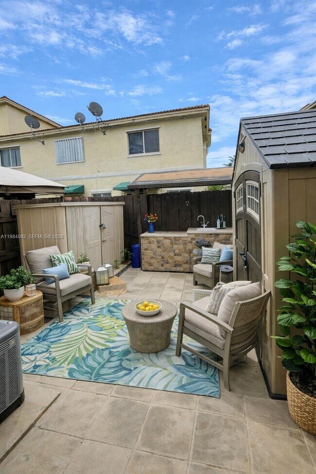 Foto del edificio - 7955 NW 8th St