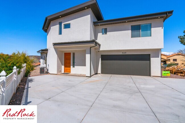 Building Photo - Modern and Spacious 4 Bedroom Home with an...