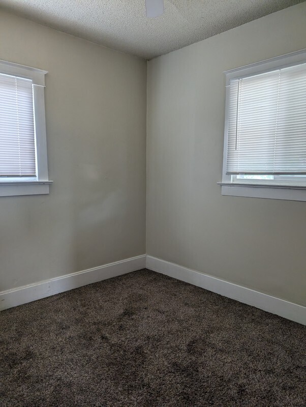 Building Photo - 372 N 500 W