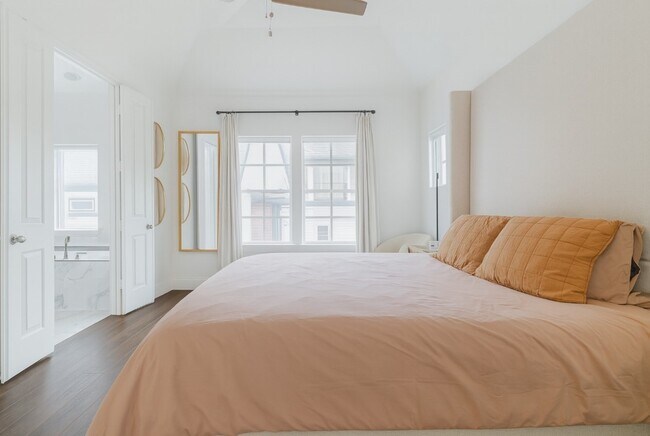 Building Photo - 10760 Craighead Dr