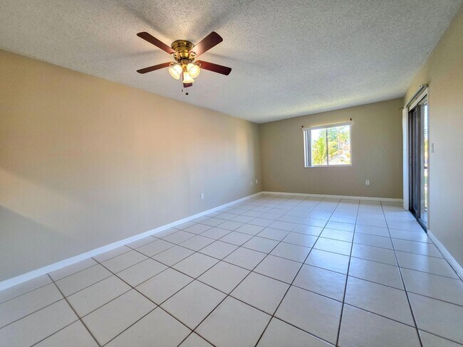Foto del edificio - 6106 Forest Hill Blvd