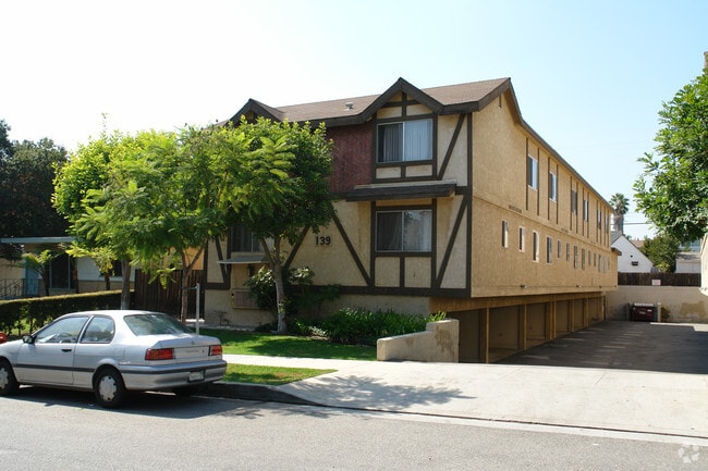 Building Photo - 133-139 Carr Dr
