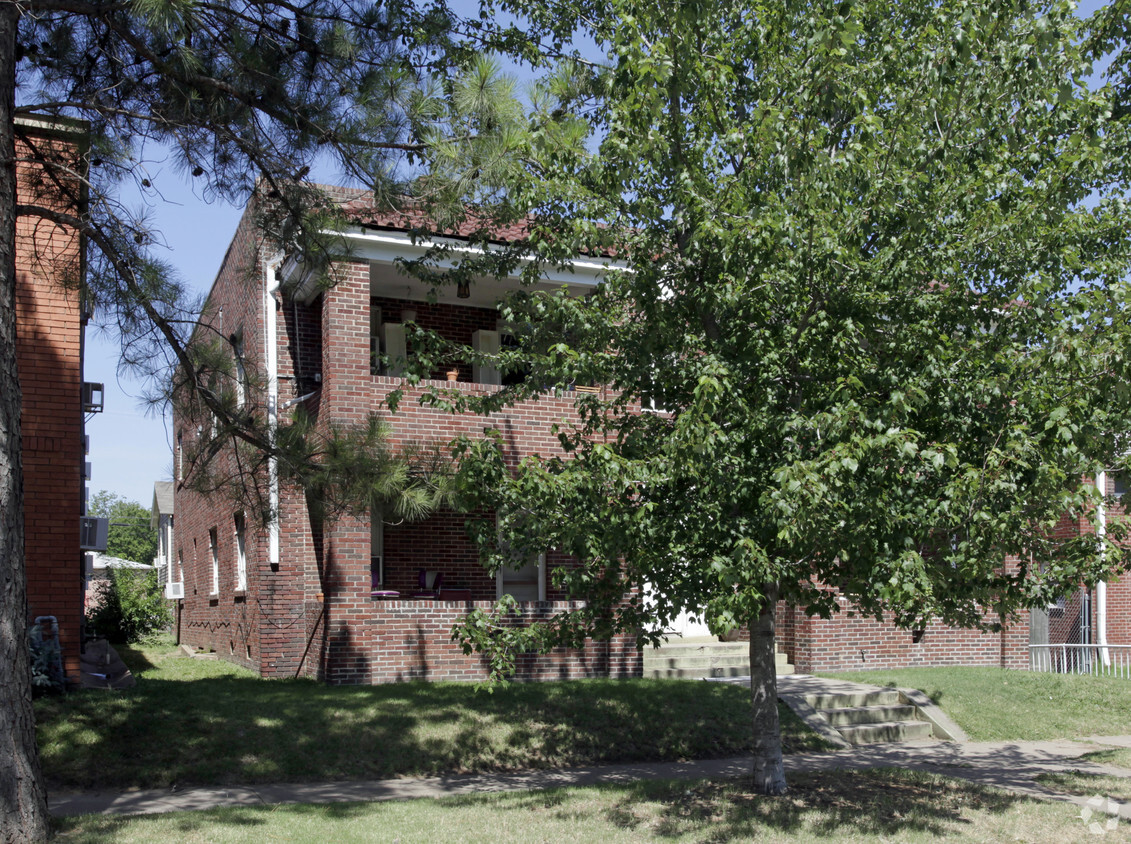 Building Photo - 1216 S St Louis Ave