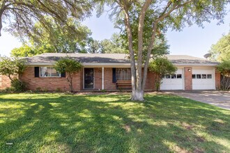 Building Photo - 1535 Primrose Dr