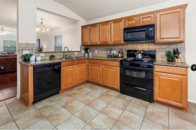 Foto del edificio - 912 Whitewing Ln