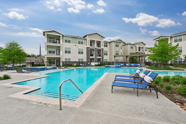 Piscina estilo resort - The Henry at Lake Houston