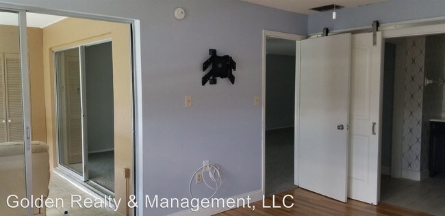 Building Photo - 2 br, 2 bath House - 300 Valley Stream Dr 9R