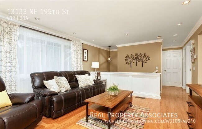 Foto del edificio - Beautiful 4 bedroom home minutes from down...