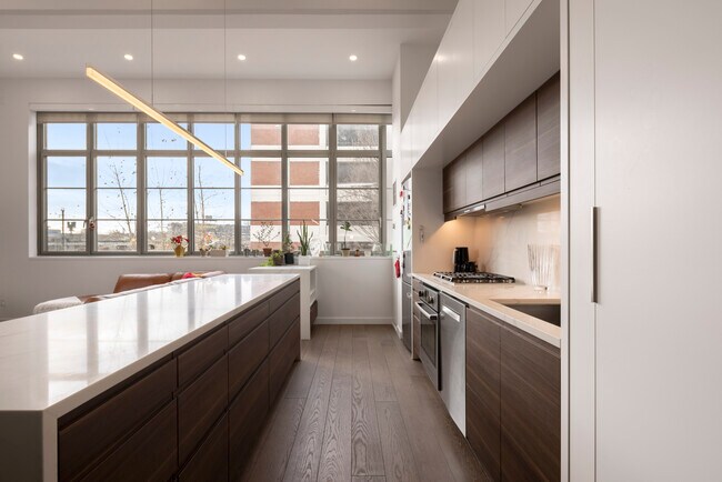 Foto del edificio - 2728-28 Thomson Ave
