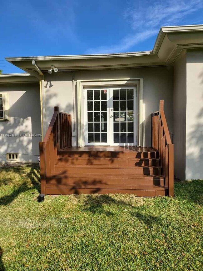 Building Photo - Southwest 31st Avenue, Miami, FL 33145 - 3 BR 2 BA single-family home