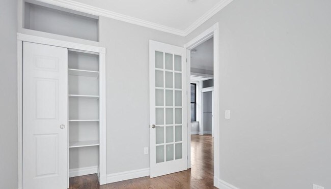 Building Photo - 2 bed penthouse with private roof deck