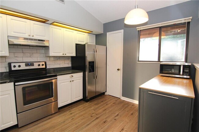 Foto del edificio - 875 Wimbledon Dr