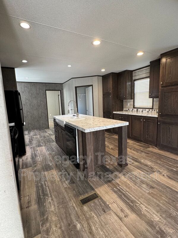 Foto del edificio - 800 N Old Betsy Rd