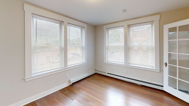 Foto del edificio - Wooster Sq 2-Bedroom with W/D & Parking