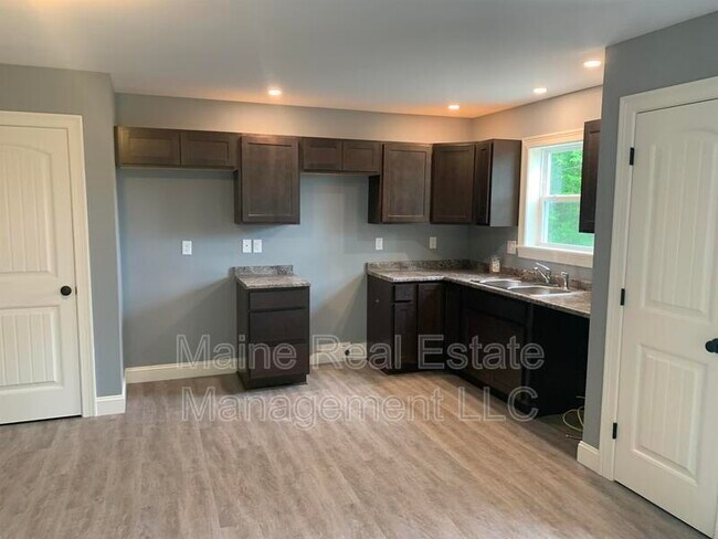 Building Photo - 9 Twin Oak Dr