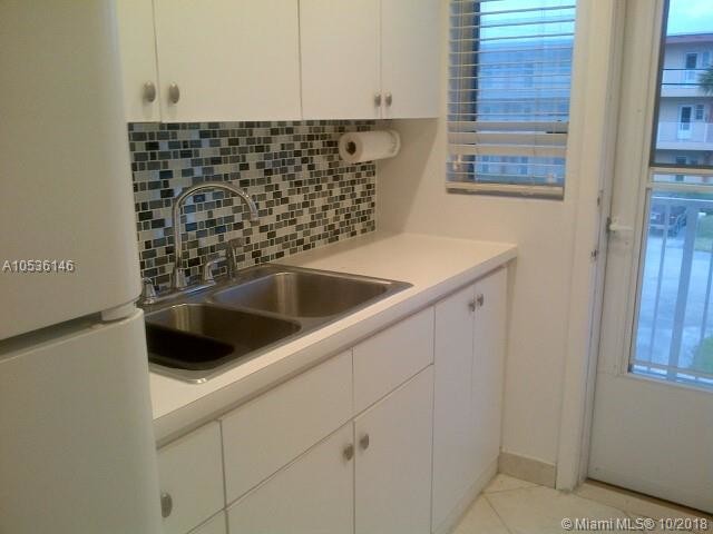 Building Photo - 3922 NE 166th St