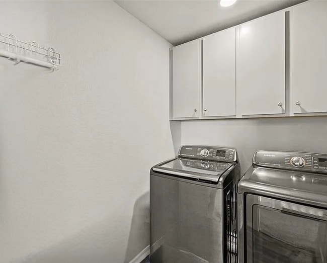 Foto del edificio - 6047 Mumford Dr.
