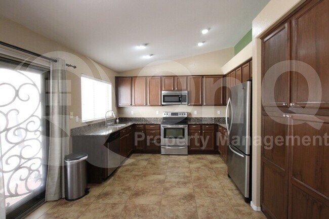 Building Photo - 2735 S Sean Dr