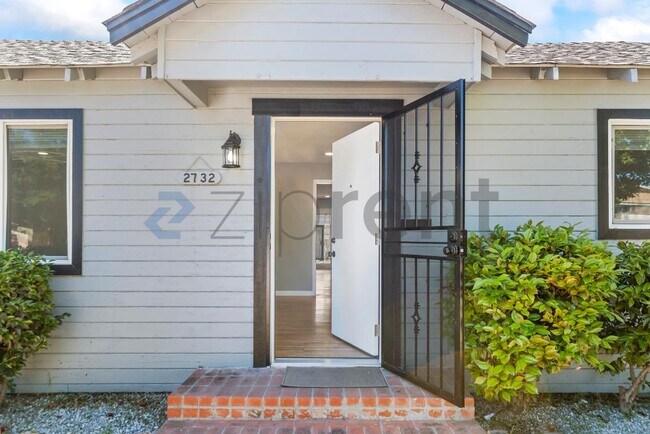 Foto del edificio - 2732 D St