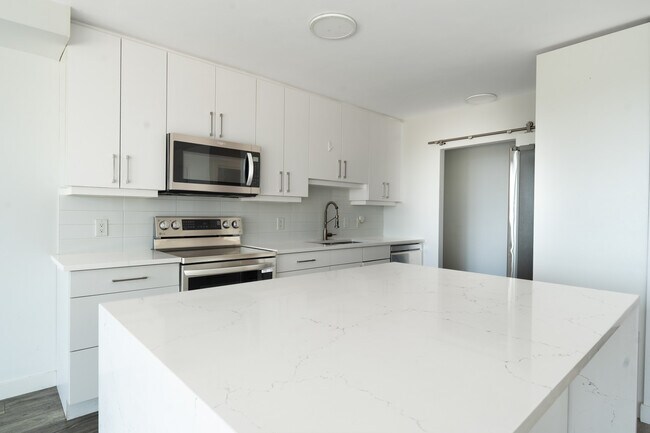 Photo du bâtiment - 300 Meredith Rd NE