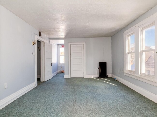 Building Photo - 418 11th St