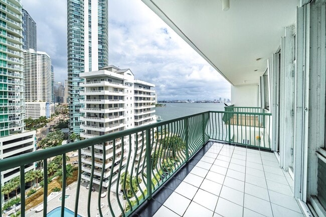 Building Photo - 1408 Brickell Bay Dr