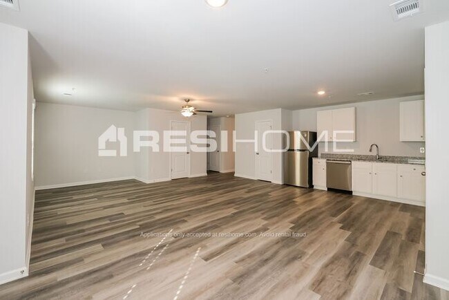 Building Photo - 113 Wellbrook Ct NE
