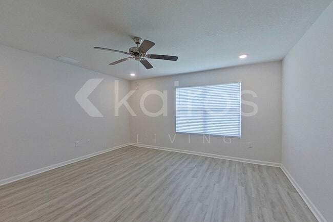 Building Photo - 120 Swallowtail Ln